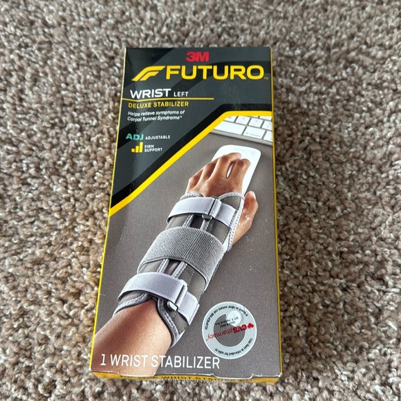 3M Futuro Adjustable Wrist Deluxe Stabilizer - Left Hand - Picture 1 of 5